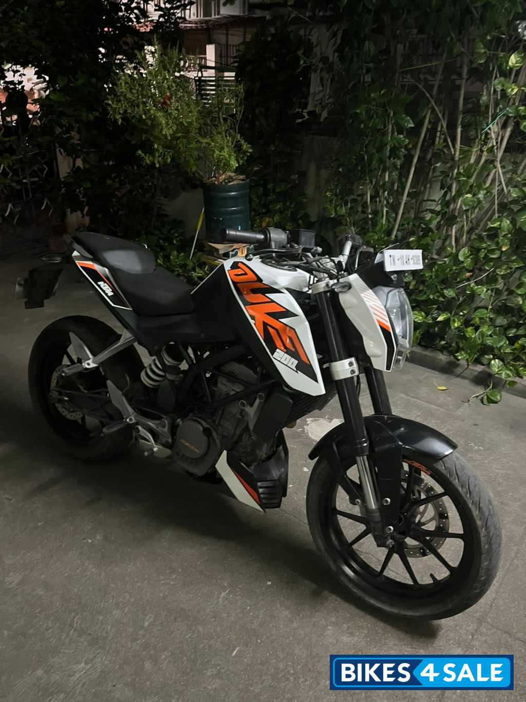 White / Orange KTM Duke 200