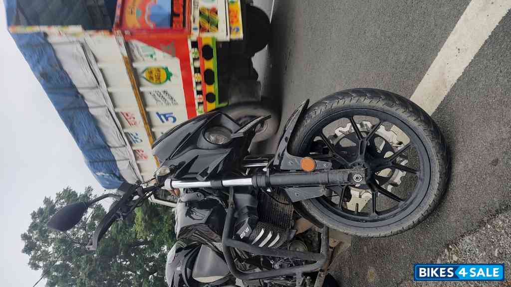 Pearl Black Mahindra Mojo 300 ABS BS6 Pearl Black Mahindra Mojo 300 ABS BS6