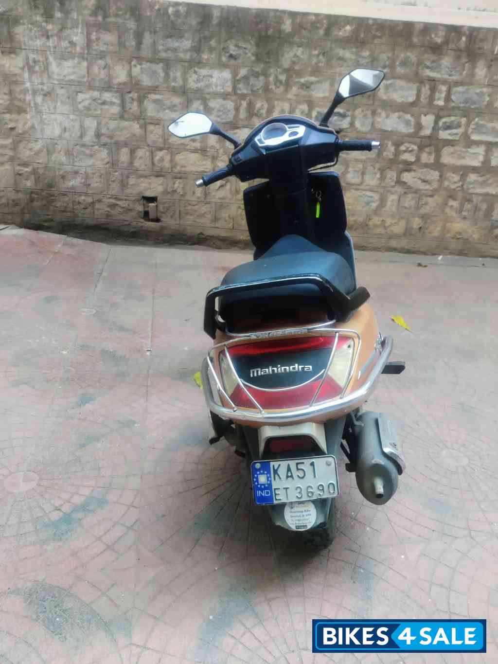 Mahindra Gusto 125