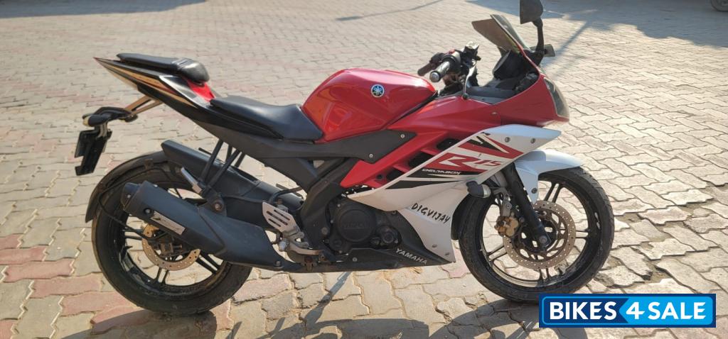Red Yamaha YZF R15 V2 Red Yamaha YZF R15 V2