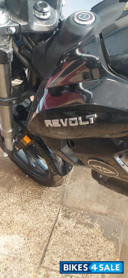 Revolt RV 400 Revolt RV 400