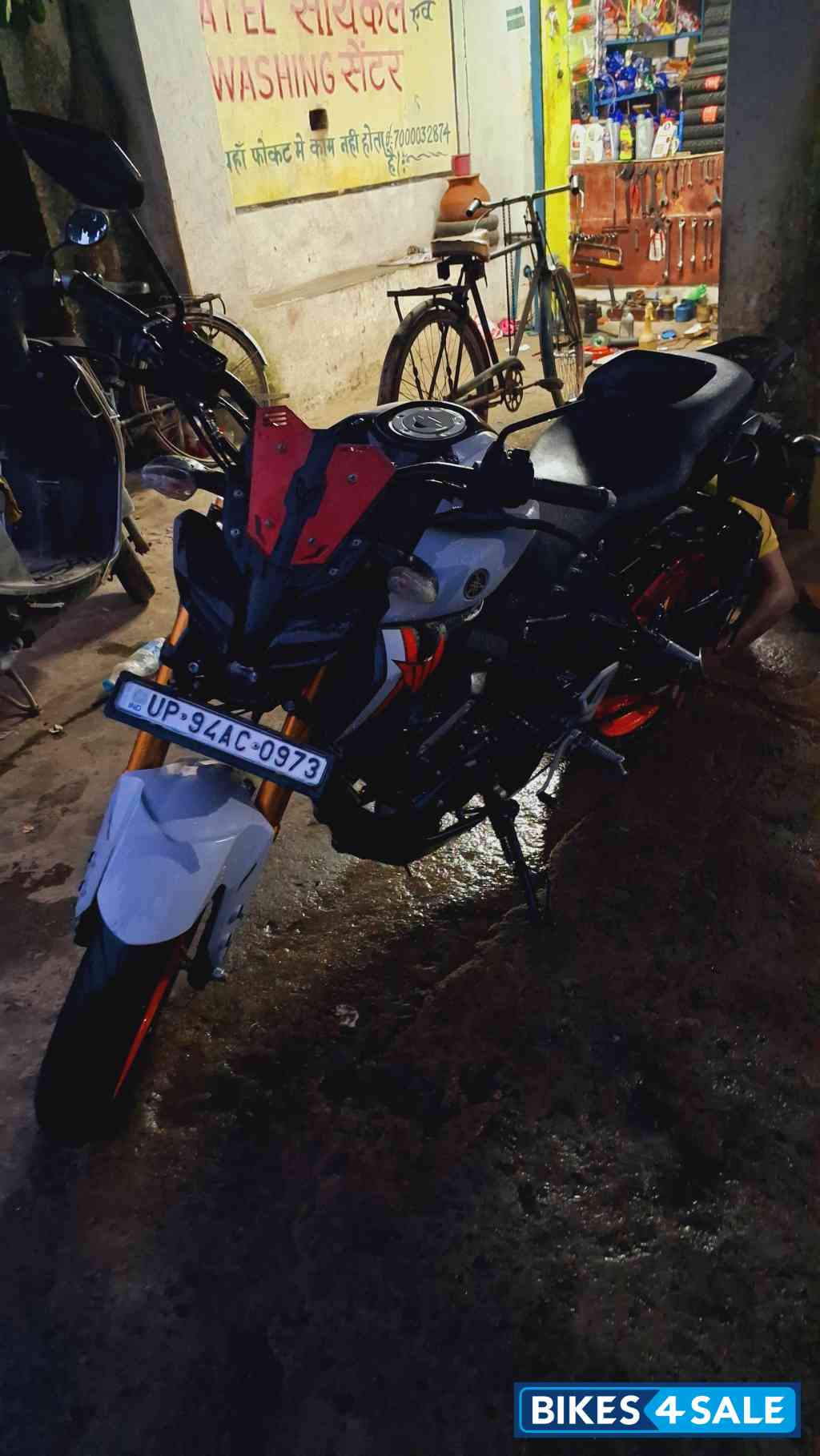 White Yamaha MT-15 BS6 White Yamaha MT-15 BS6