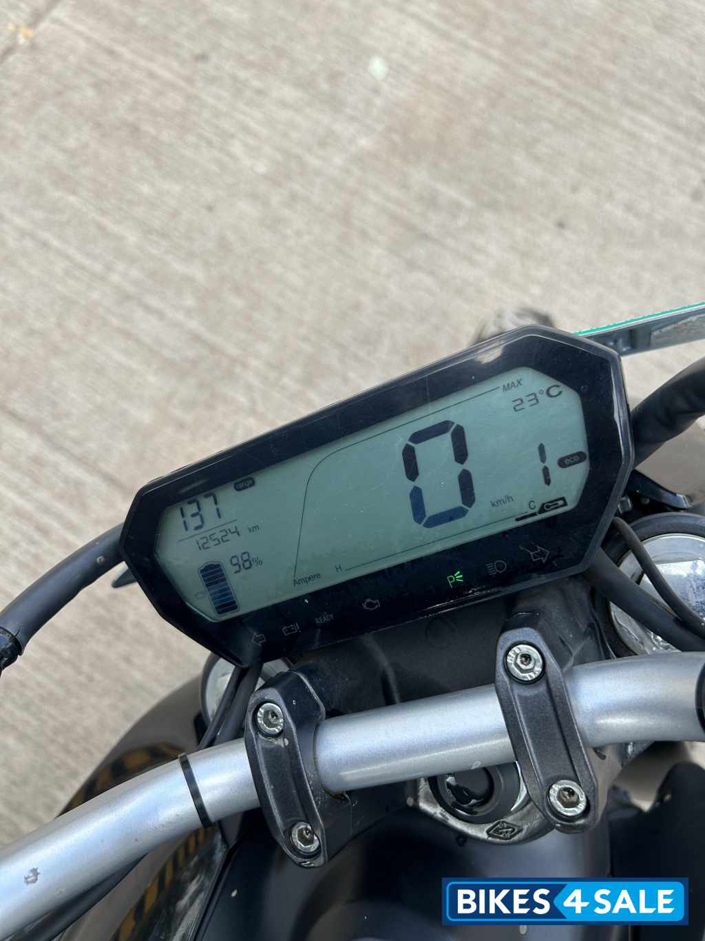 Revolt RV 400 Revolt RV 400