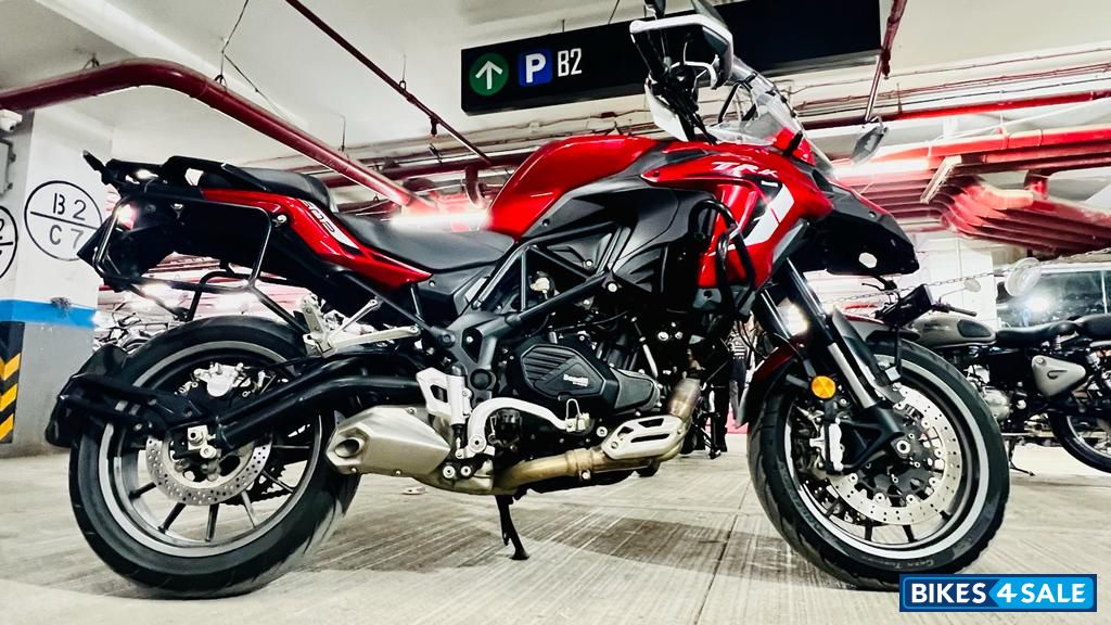 Red Benelli TRK 502 Red Benelli TRK 502