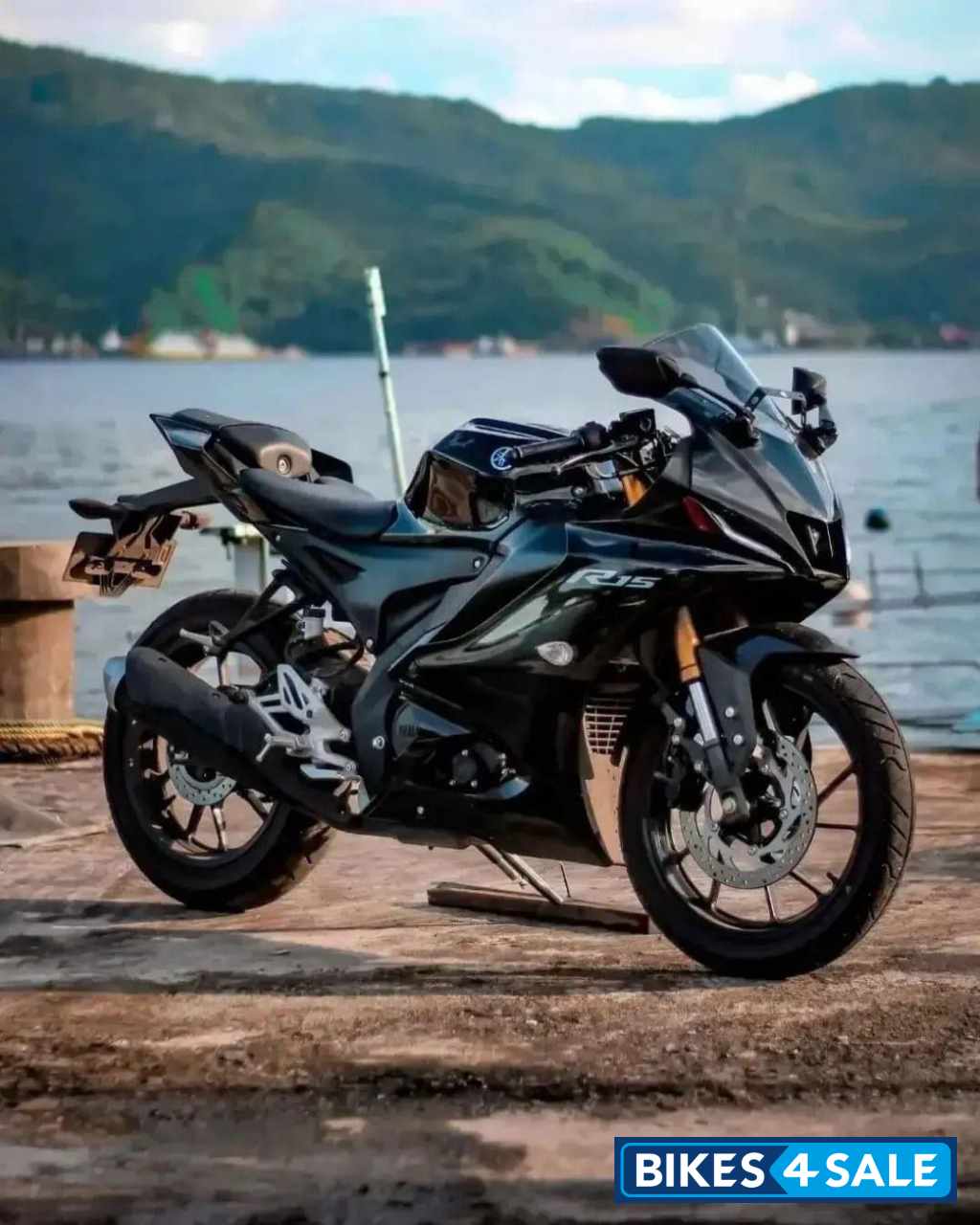 Black Yamaha YZF R15 V3 Black Yamaha YZF R15 V3