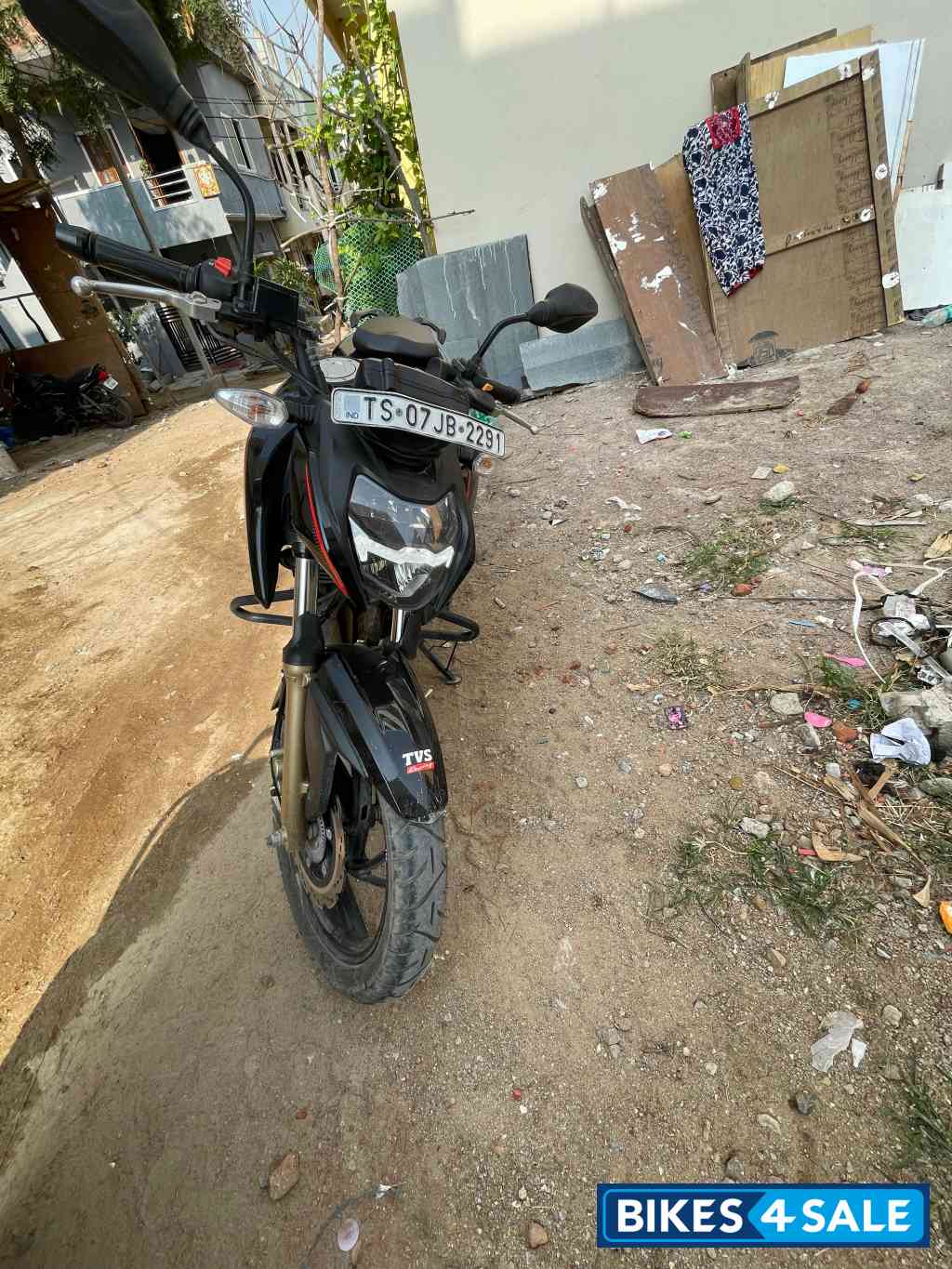 Black/red TVS Apache RTR 200 4V 2022 Black/red TVS Apache RTR 200 4V 2022