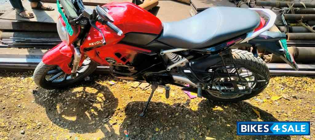 Revolt RV 400 Revolt RV 400