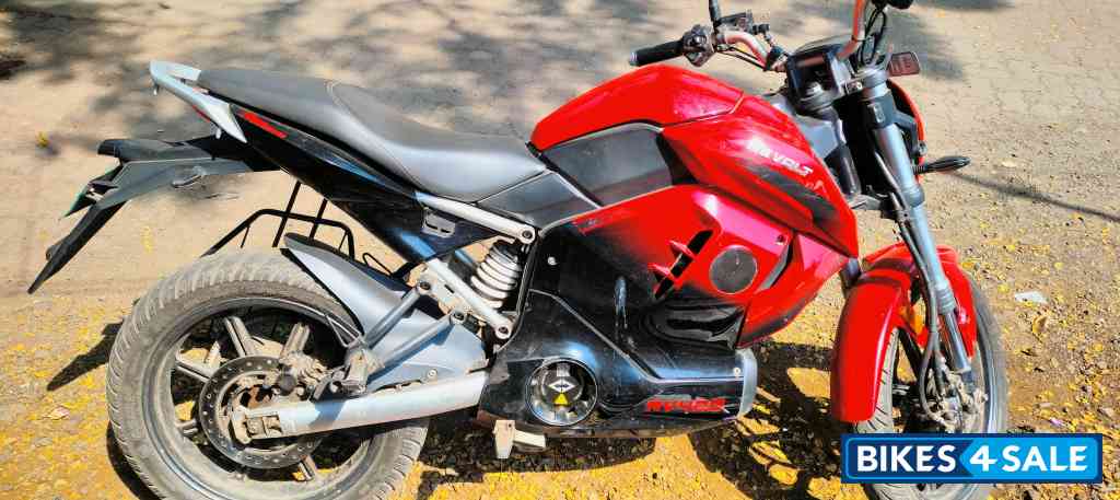 Revolt RV 400 Revolt RV 400