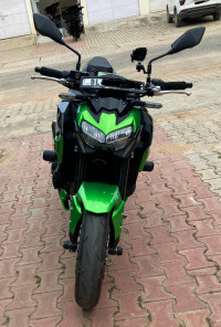 Green Kawasaki Z900 2021