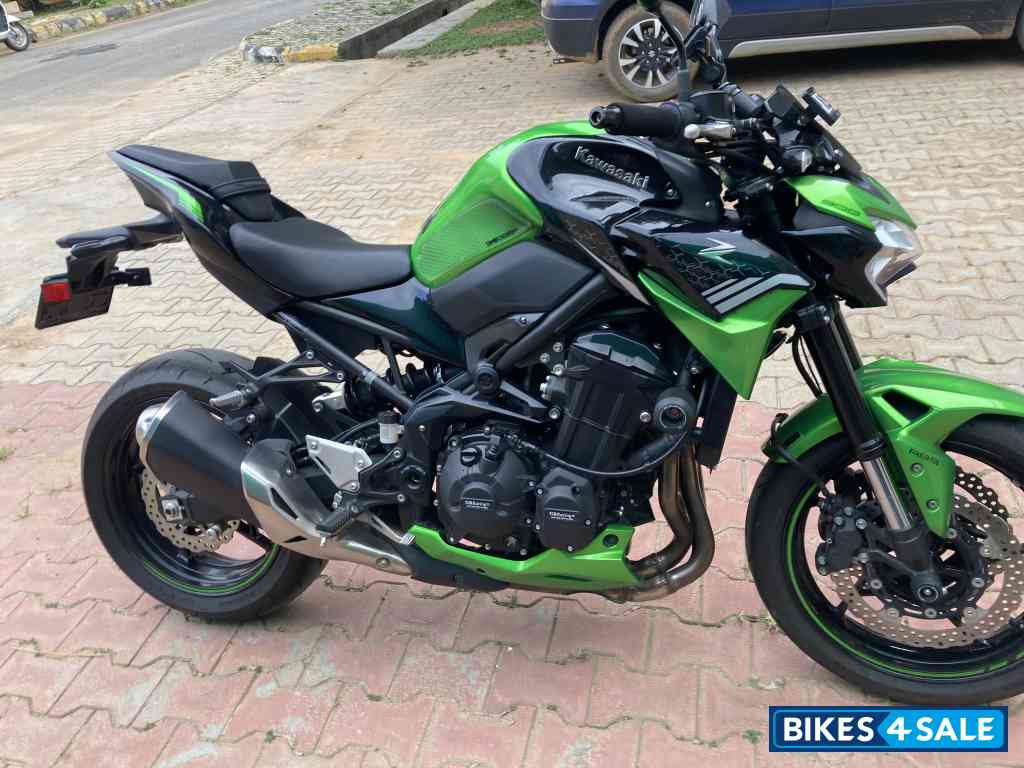 Green Kawasaki Z900 2021