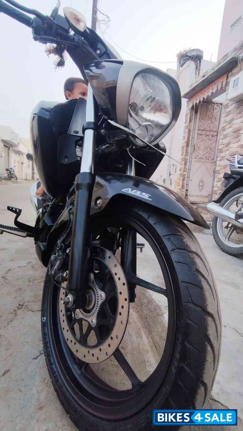 Black/ Metty Silver Suzuki Intruder 150 Black/ Metty Silver Suzuki Intruder 150