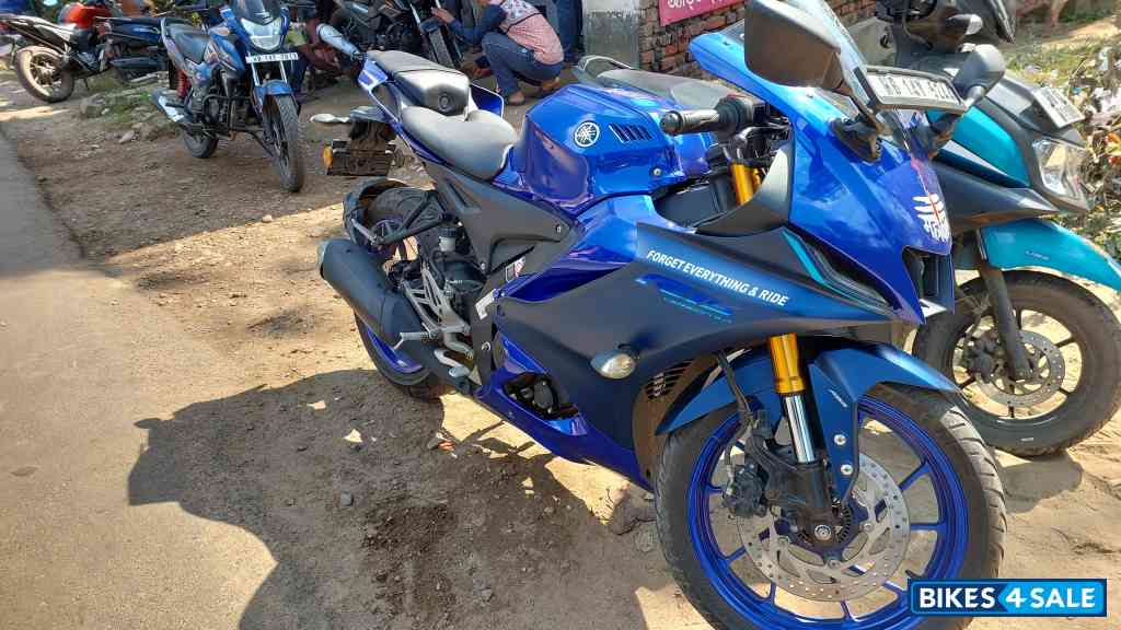 Blue Yamaha R15 V4
