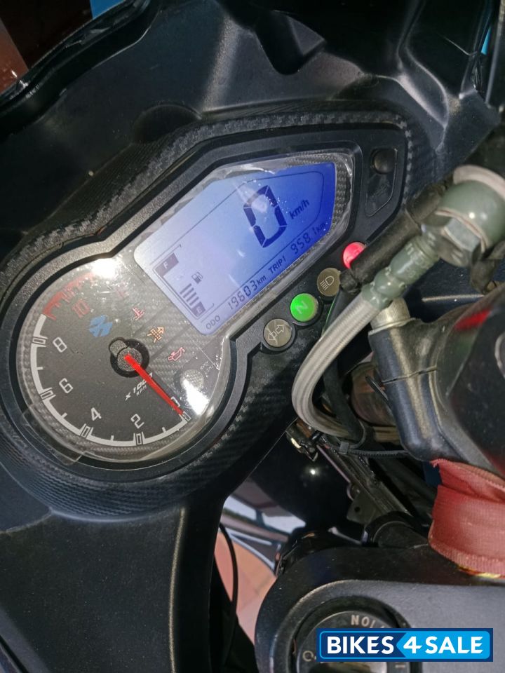 Bajaj Pulsar 220 DTSFi Bajaj Pulsar 220 DTSFi