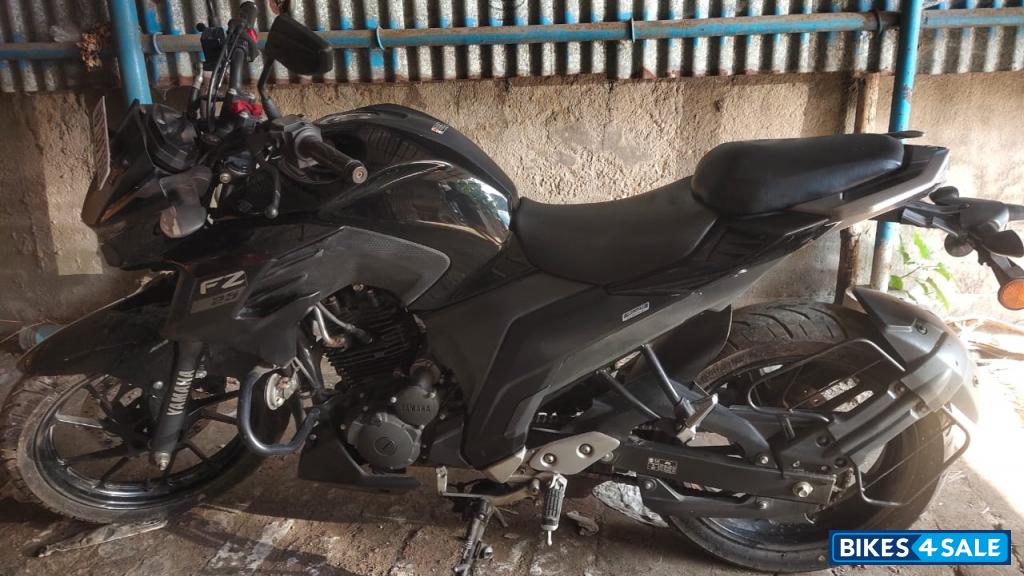Black Yamaha FZ25 Black Yamaha FZ25