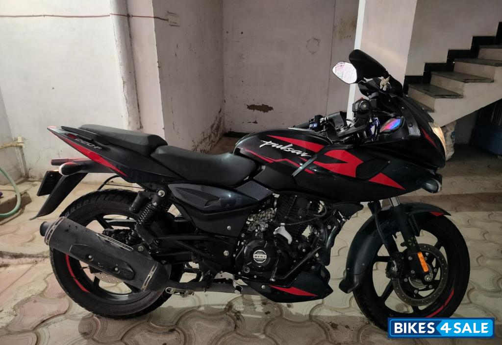 Black Decal Bajaj Pulsar 220F BS6 Black Decal Bajaj Pulsar 220F BS6