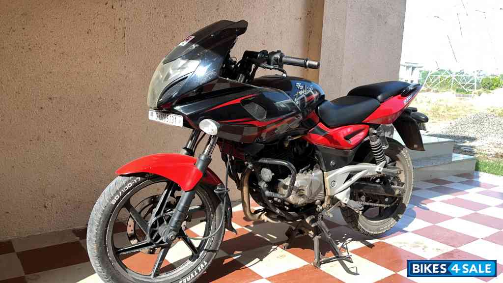 Bajaj Pulsar 220F Bajaj Pulsar 220F