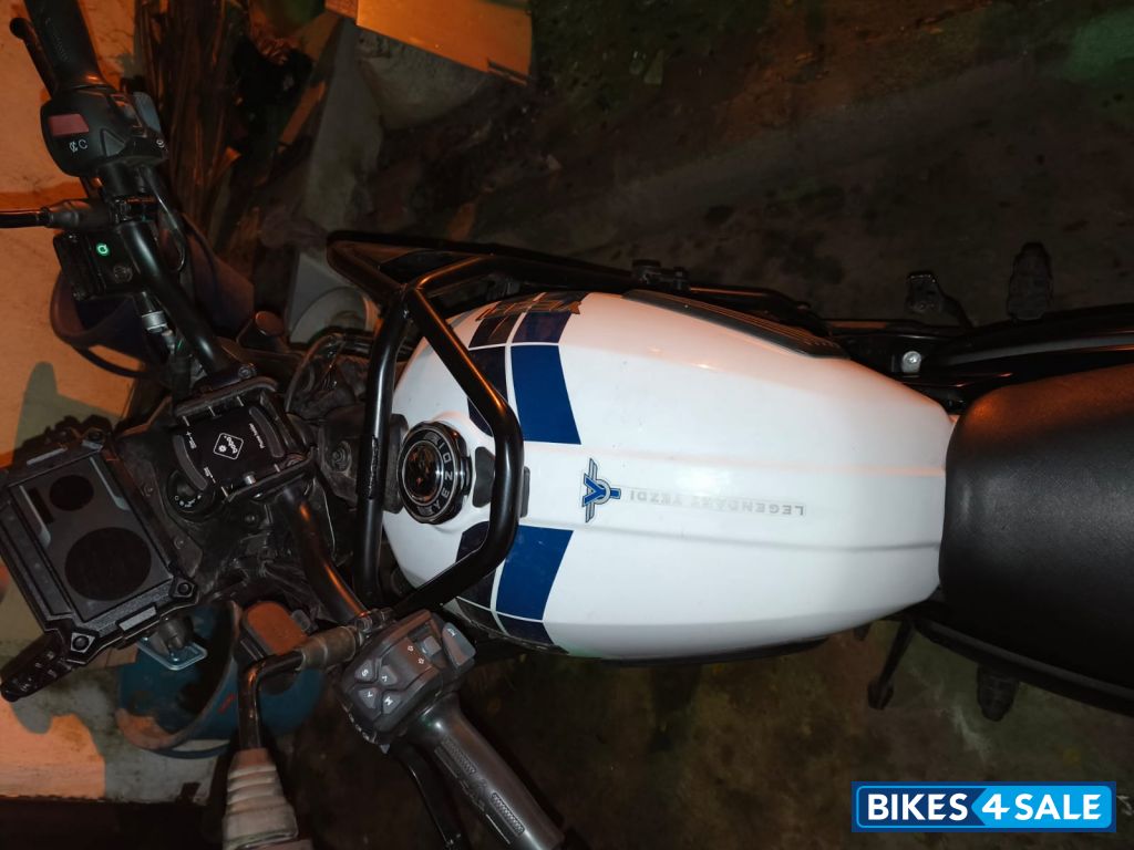 Gloss White Yezdi Adventure Gloss Gloss White Yezdi Adventure Gloss