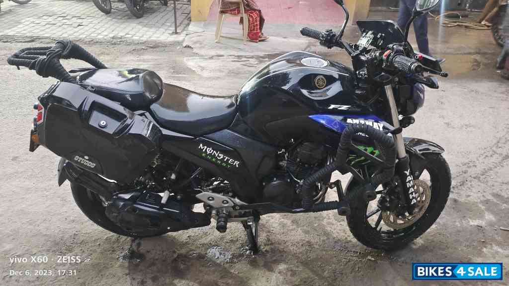 Blue/black Yamaha FZ25 Monster Energy MotoGP Edition Blue/black Yamaha FZ25 Monster Energy MotoGP Edition
