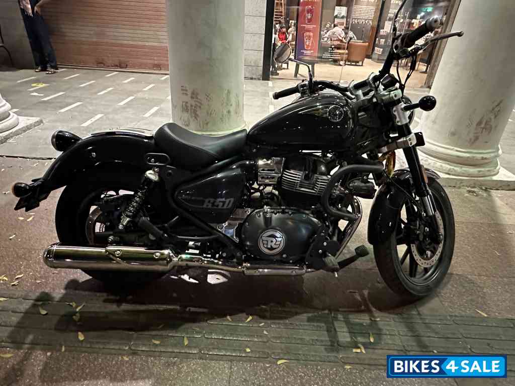 Astral Black Royal Enfield Super Meteor 650 Astral Black Royal Enfield Super Meteor 650