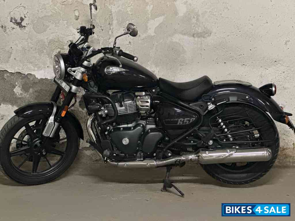 Astral Black Royal Enfield Super Meteor 650 Astral Black Royal Enfield Super Meteor 650