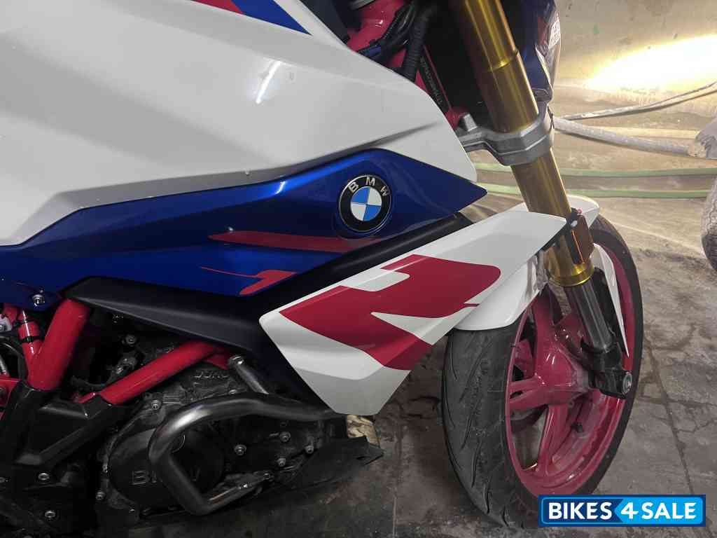 Polar White/racing Blue Metall BMW G 310 R Polar White/racing Blue Metall BMW G 310 R