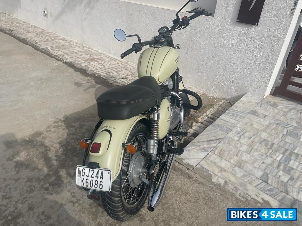 Jawa 42 Bobber Dual Channel ABS Jawa 42 Bobber Dual Channel ABS