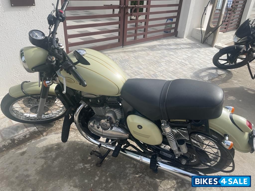 Jawa 42 Bobber Dual Channel ABS Jawa 42 Bobber Dual Channel ABS