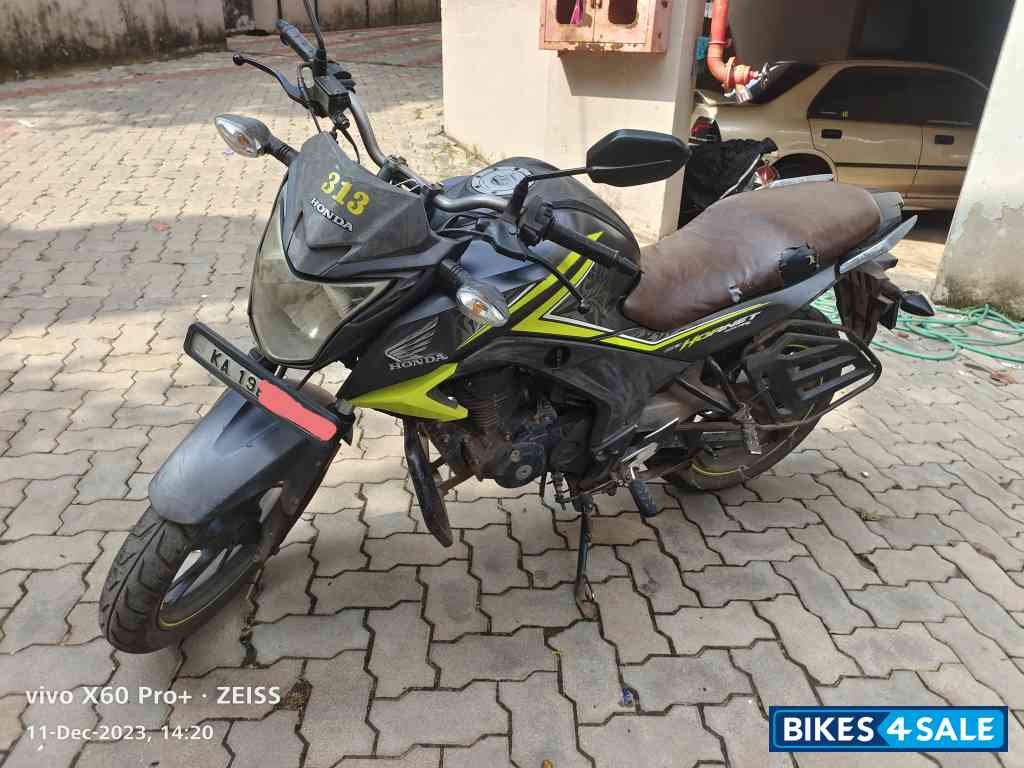 Green Honda CB Hornet 160R Green Honda CB Hornet 160R