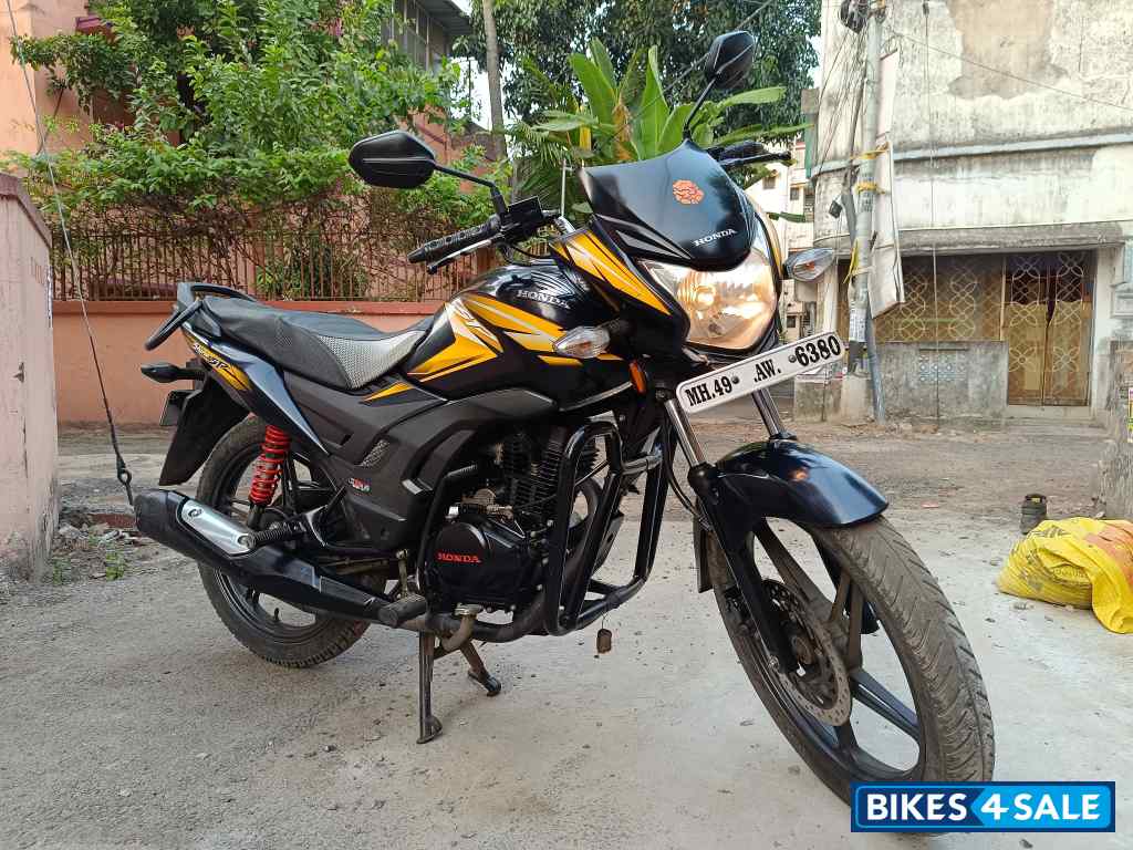 Pearl blue Honda SP125 Pearl blue Honda SP125