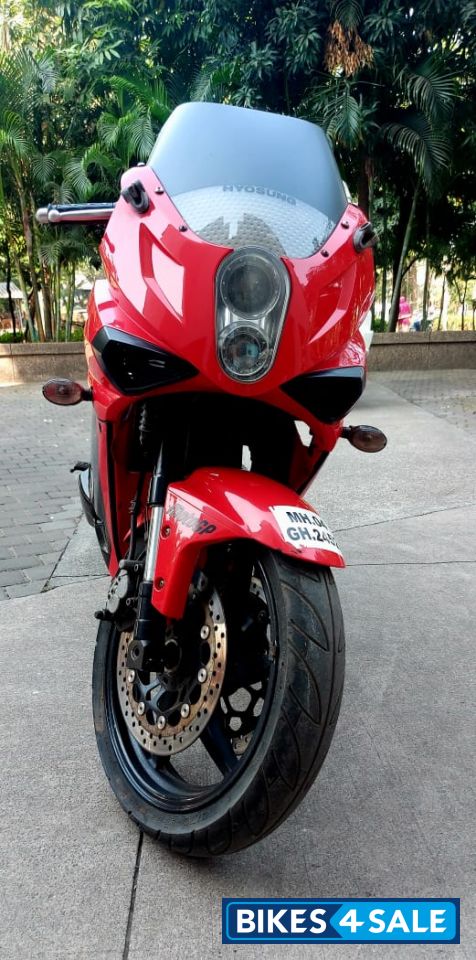 Red/black Hyosung GT250R Red/black Hyosung GT250R