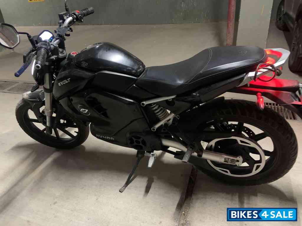 Black Revolt RV 400 Black Revolt RV 400