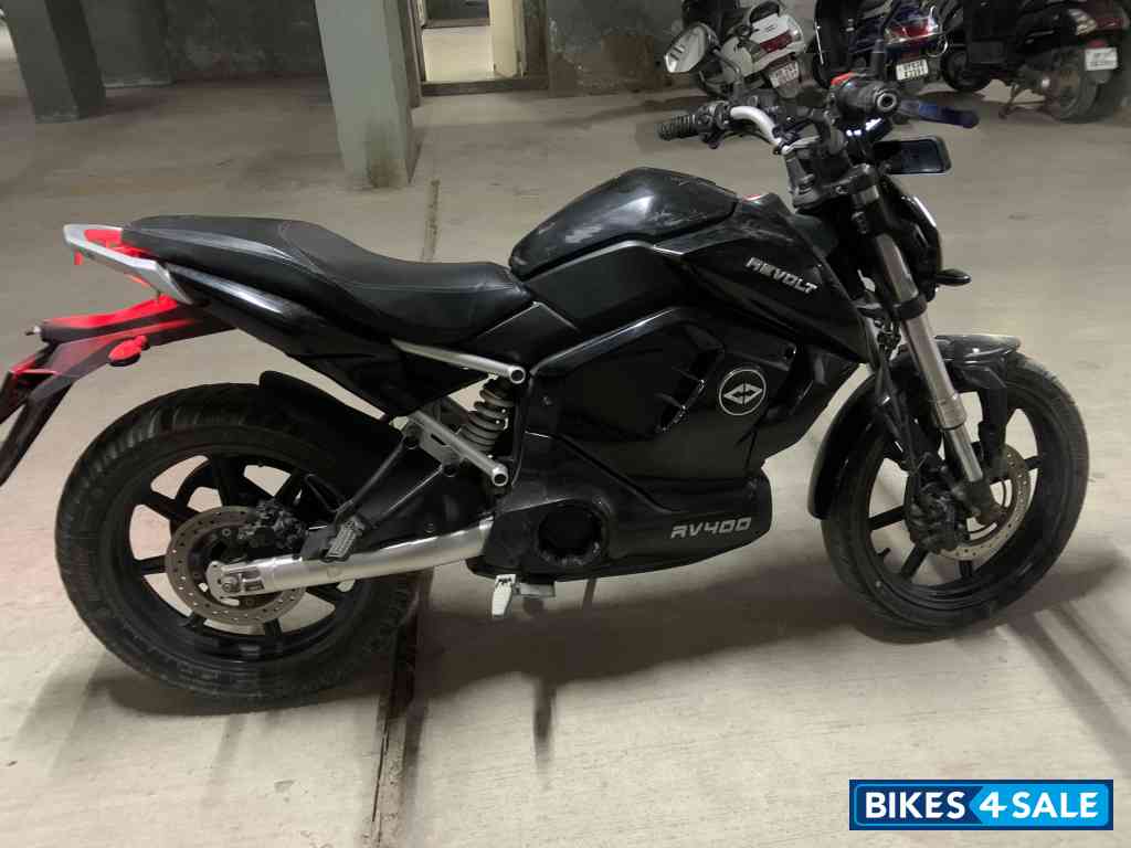 Black Revolt RV 400 Black Revolt RV 400