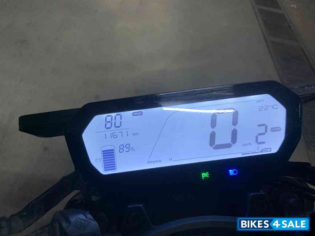 Black Revolt RV 400 Black Revolt RV 400