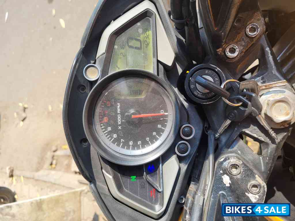 Yellow Bajaj Pulsar 200 NS Yellow Bajaj Pulsar 200 NS