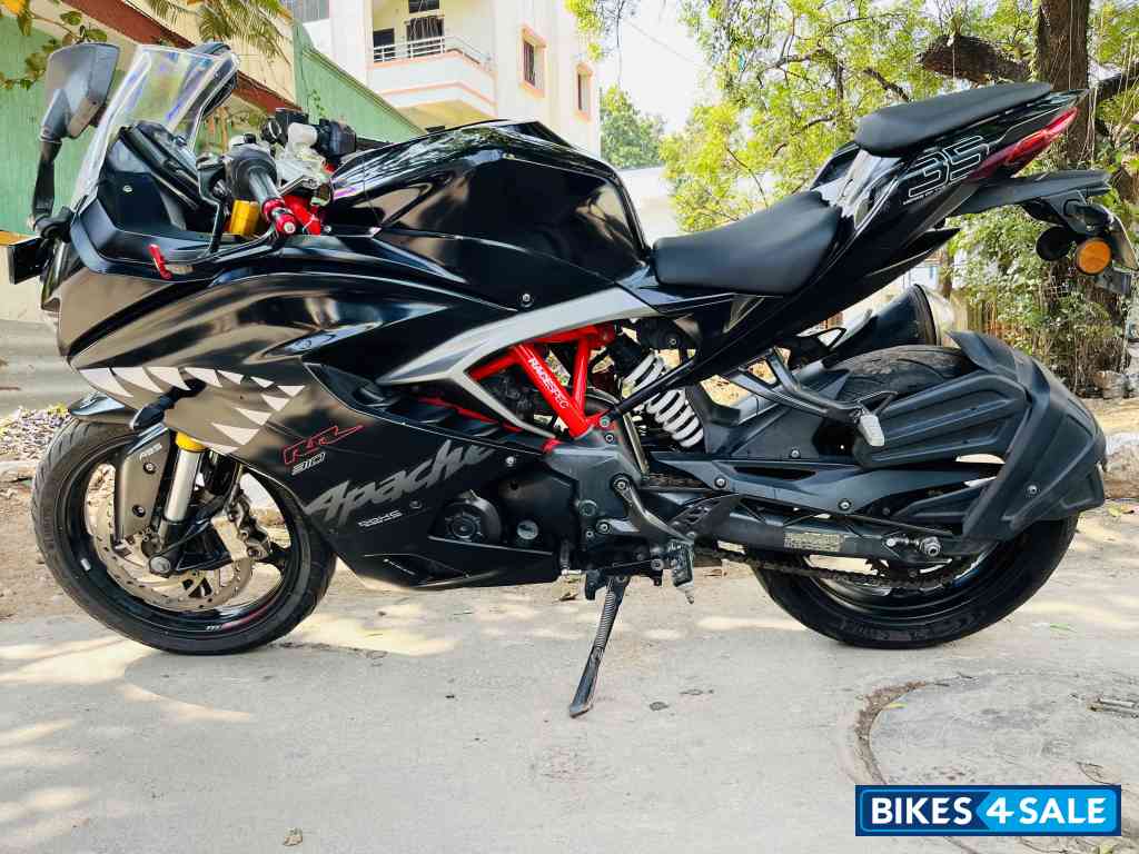 Black TVS Apache RR 310 Black TVS Apache RR 310