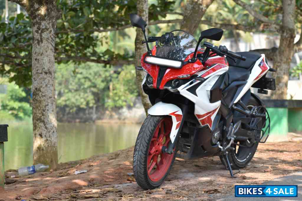 Bajaj Pulsar RS 200 ABS Bajaj Pulsar RS 200 ABS