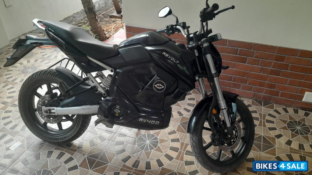 Black Revolt RV 400 Black Revolt RV 400