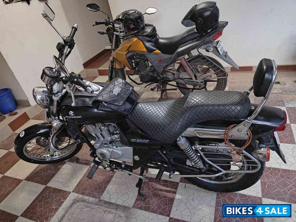 Bajaj Avenger 220 DTS-i Bajaj Avenger 220 DTS-i