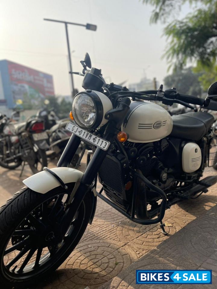 Jawa 42 Dual Channel ABS Sirius White Jawa 42 Dual Channel ABS Sirius White