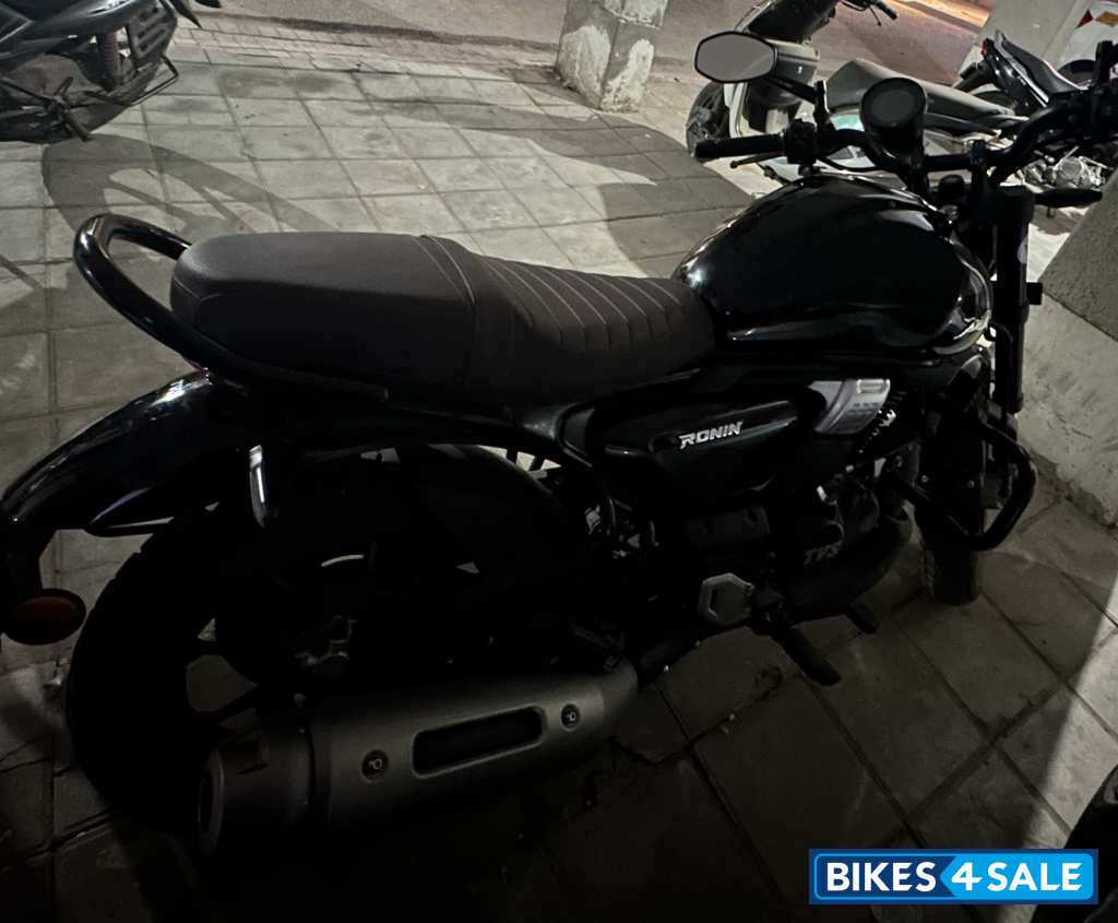 Black TVS Ronin SS Black TVS Ronin SS