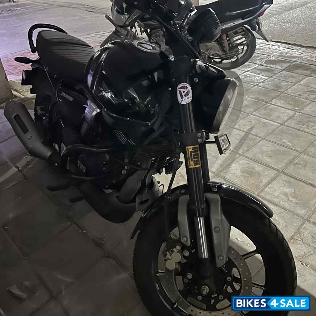 Black TVS Ronin SS Black TVS Ronin SS