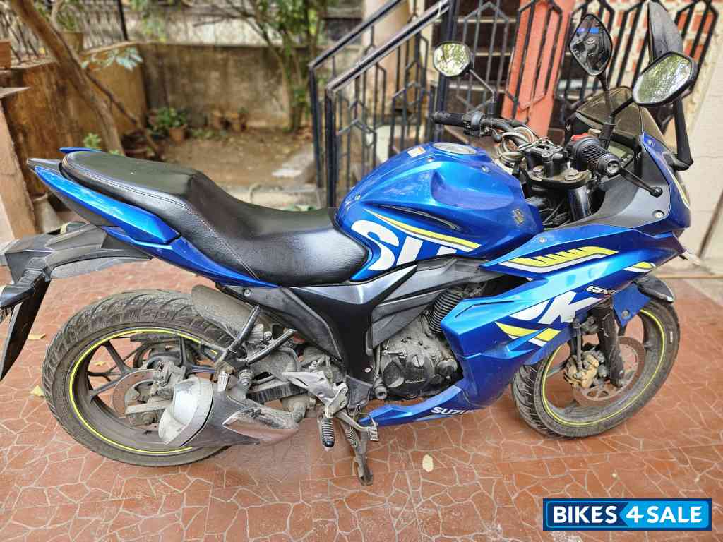 Blue Suzuki Gixxer SF Fi Blue Suzuki Gixxer SF Fi
