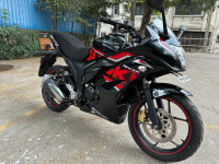 Black/red Suzuki Gixxer SF Fi