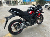Black/red Suzuki Gixxer SF Fi