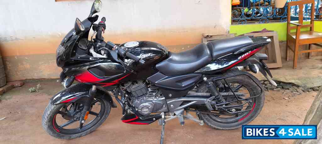 Bajaj Pulsar 220F Bajaj Pulsar 220F