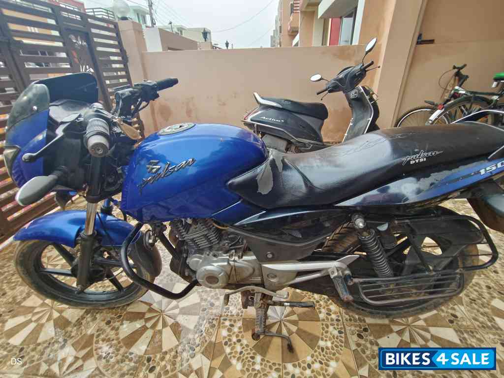 Blue Bajaj Pulsar 150 DTSi