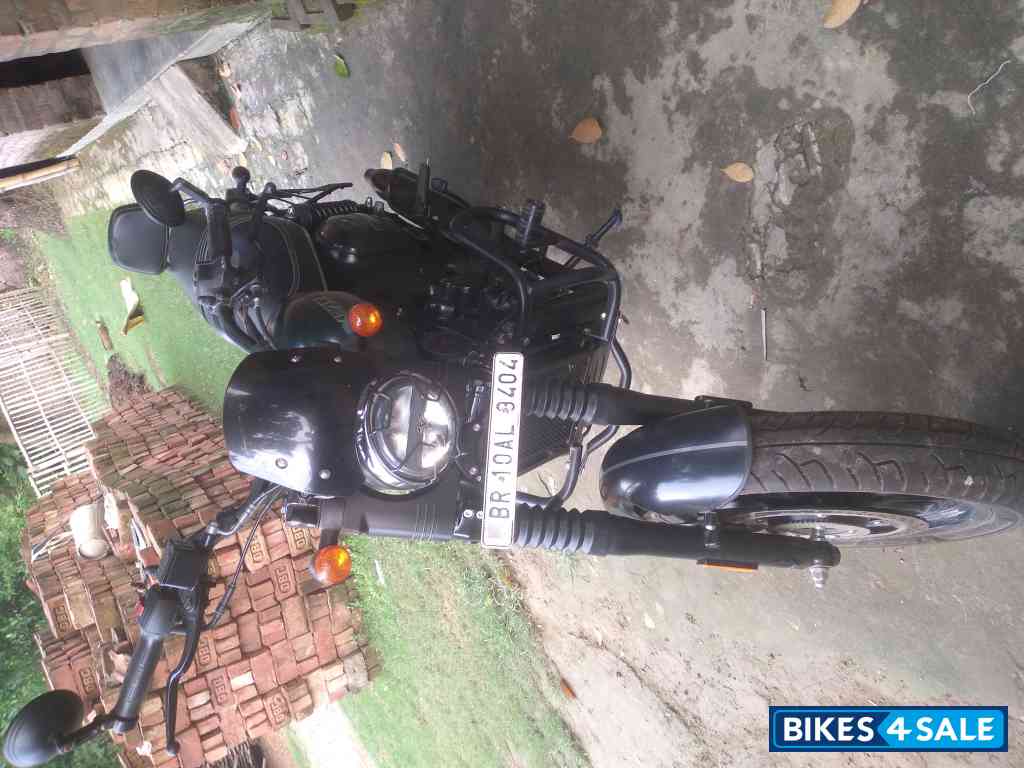 Hunter Green Yezdi Roadster Dark