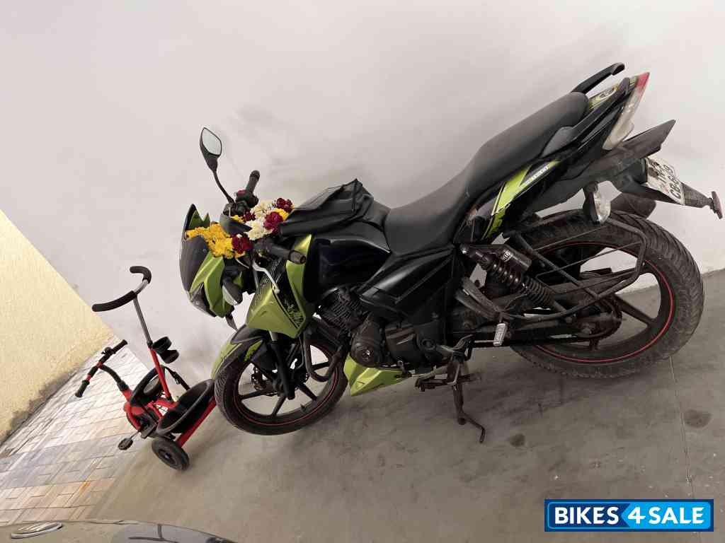 Green TVS Apache RTR 160 Green TVS Apache RTR 160