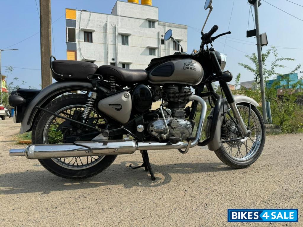 Royal Enfield Classic Gunmetal Grey Royal Enfield Classic Gunmetal Grey