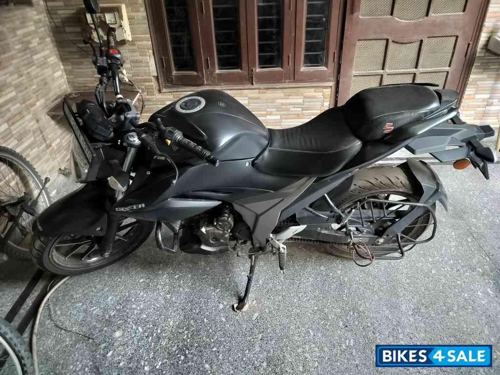 Met Black Suzuki Gixxer SF 250 BS6